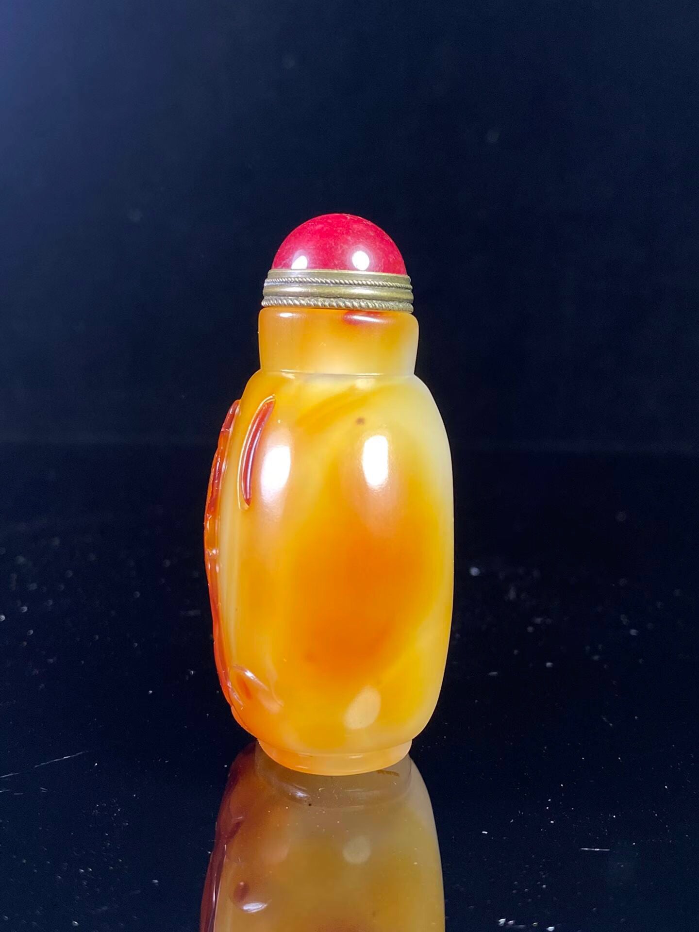 Chinese antique agate snuff bottle