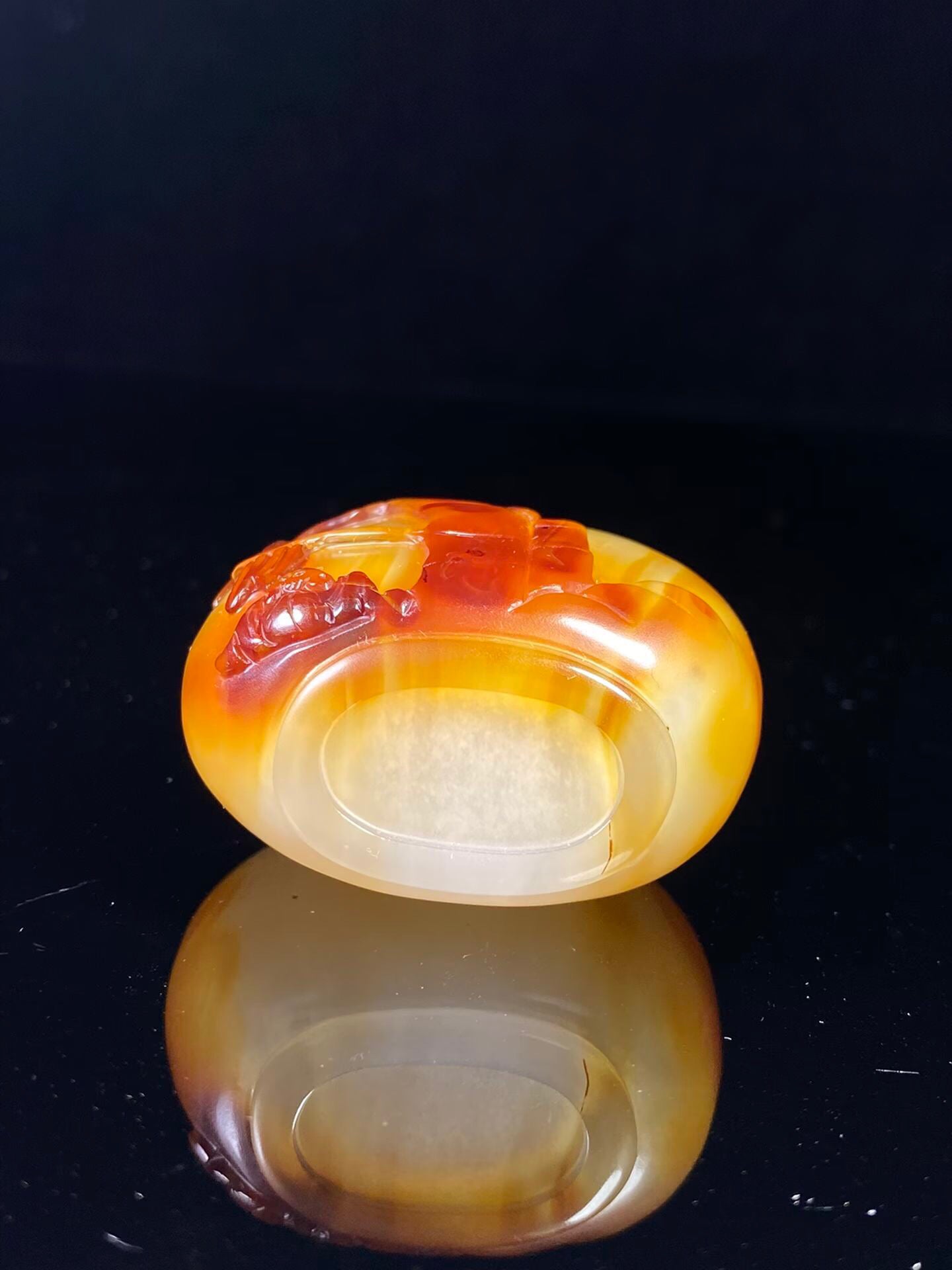 Chinese antique agate snuff bottle