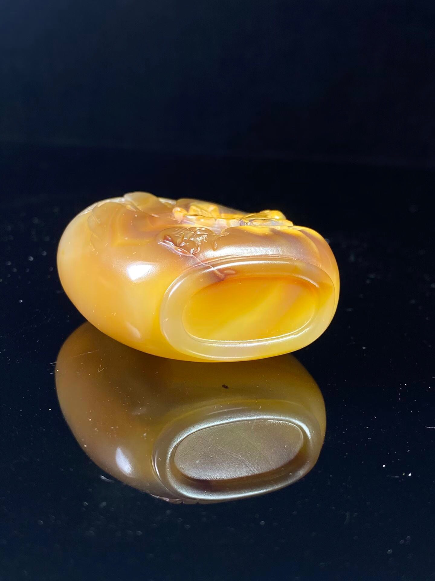 Chinese antique agate snuff bottle
