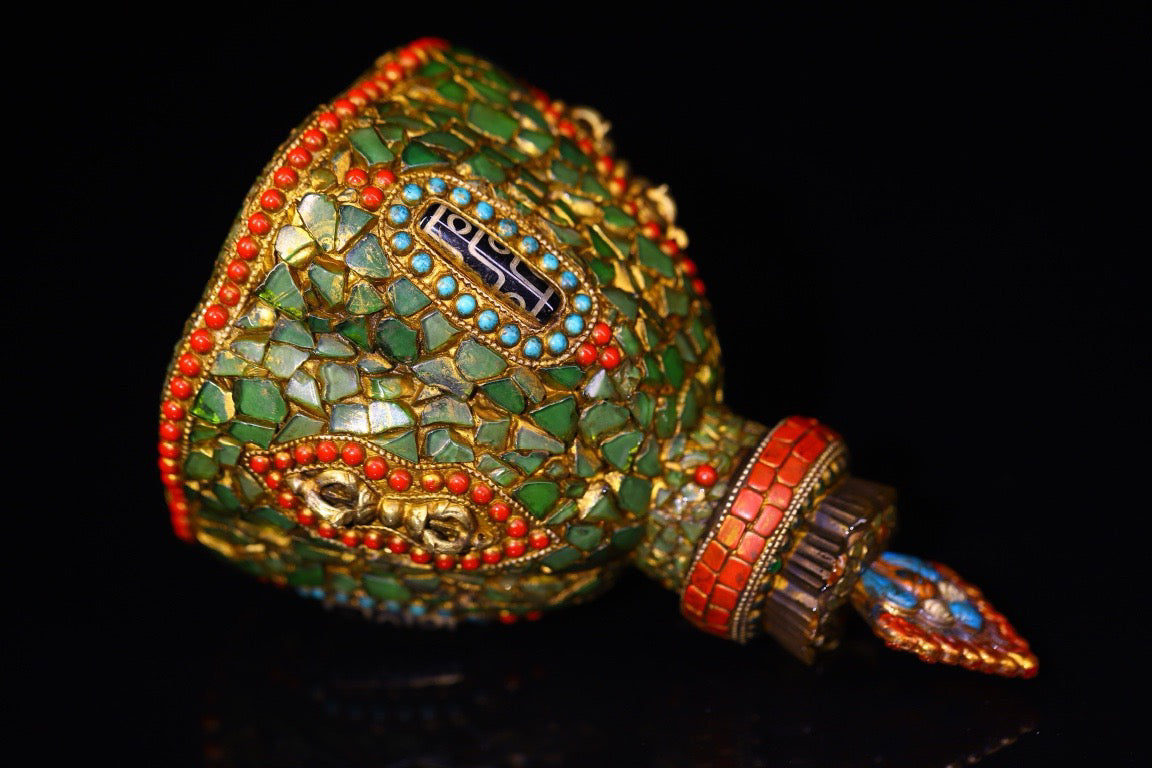 Crystal carving, inlaid with celestial beads, gemstone jar