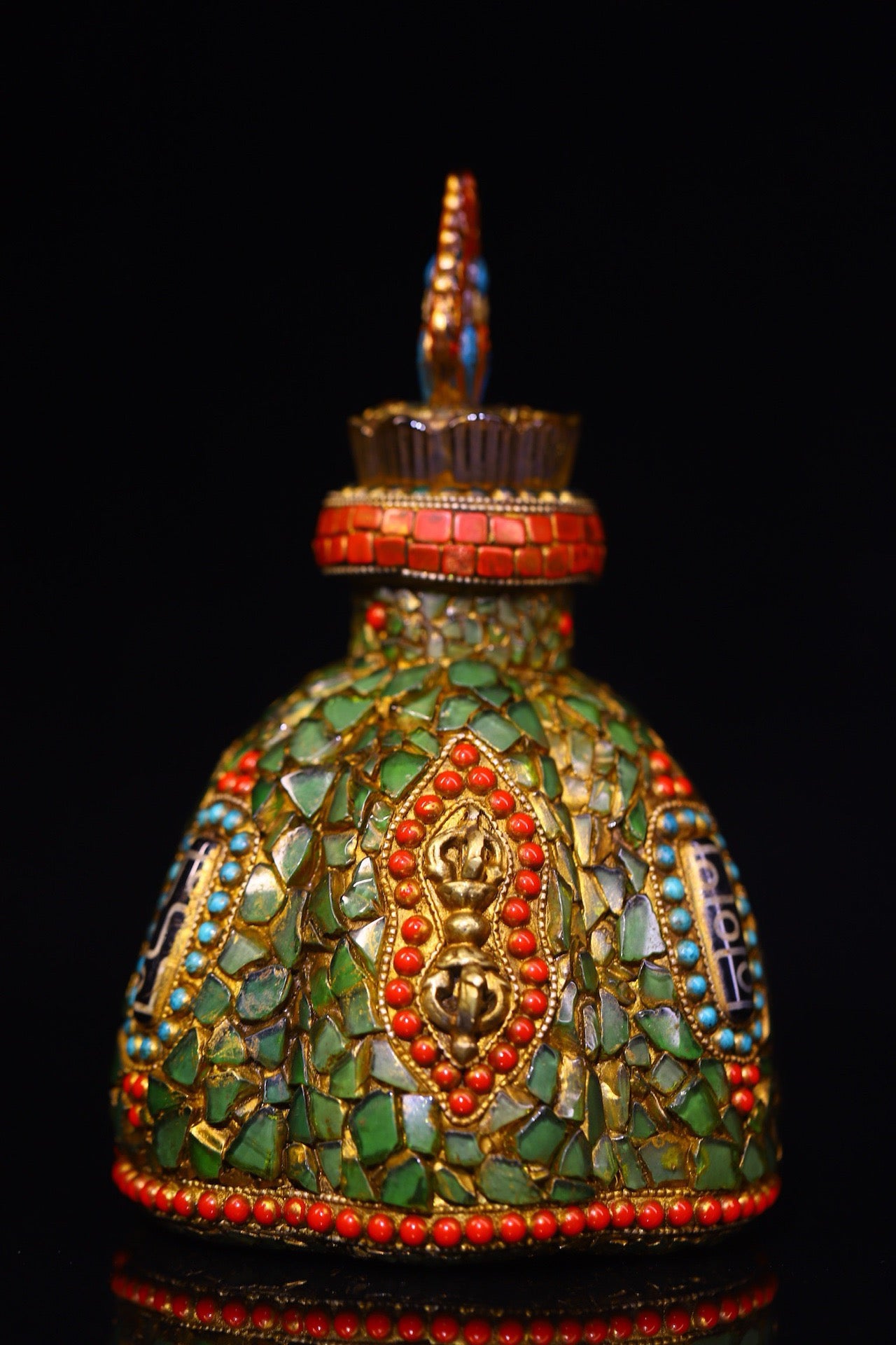 Crystal carving, inlaid with celestial beads, gemstone jar
