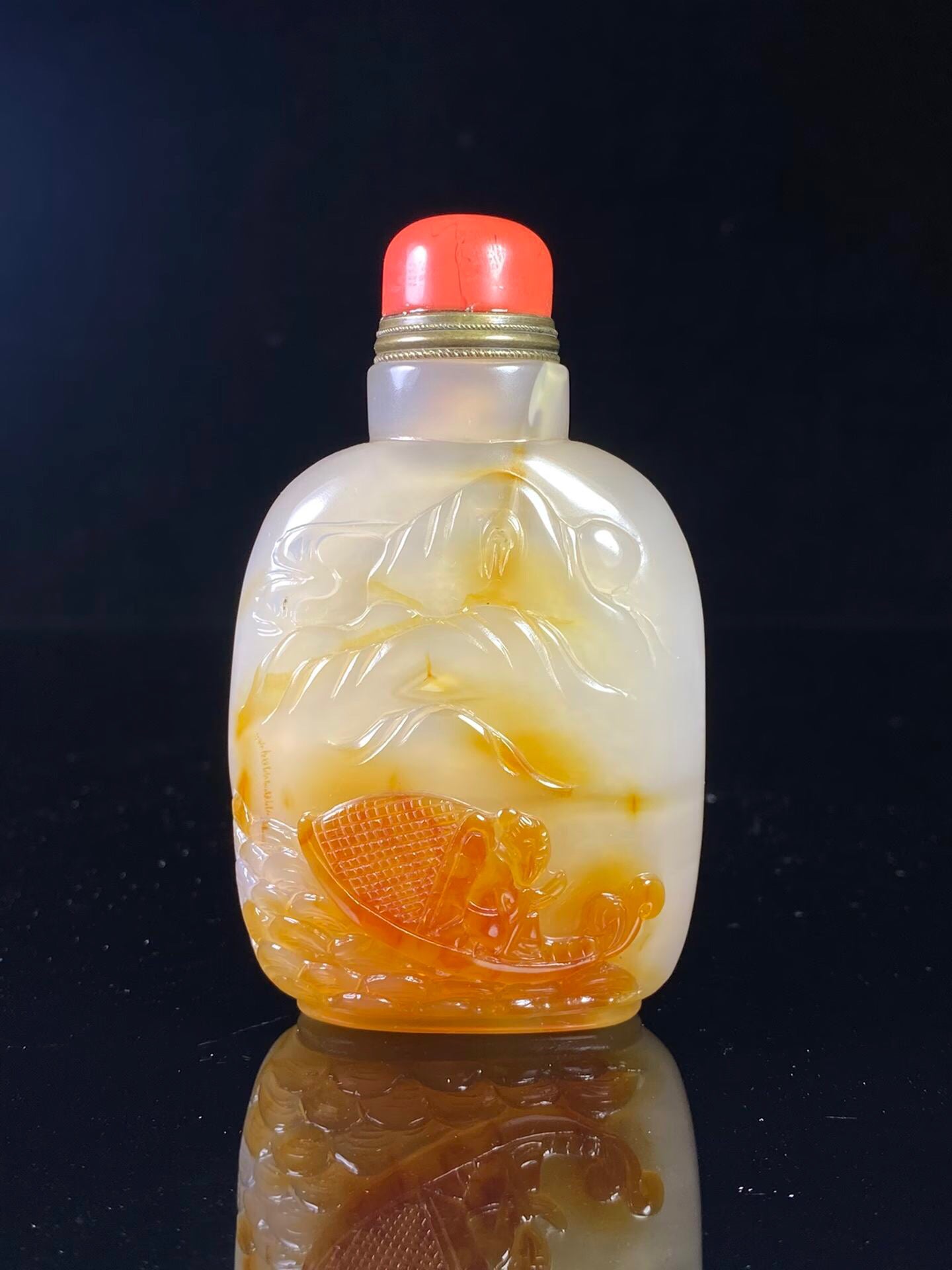 Chinese antique agate snuff bottle