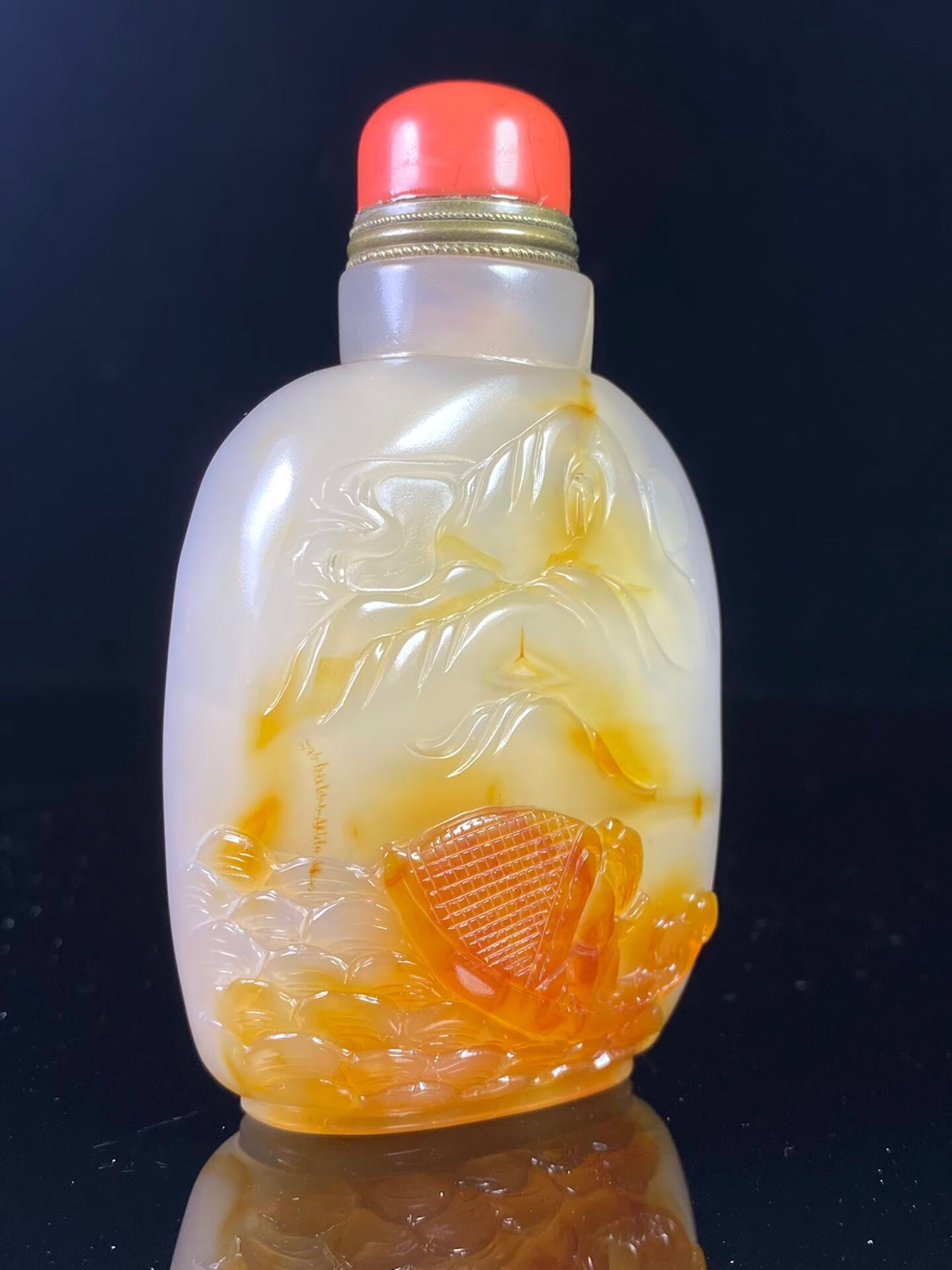 Chinese antique agate snuff bottle