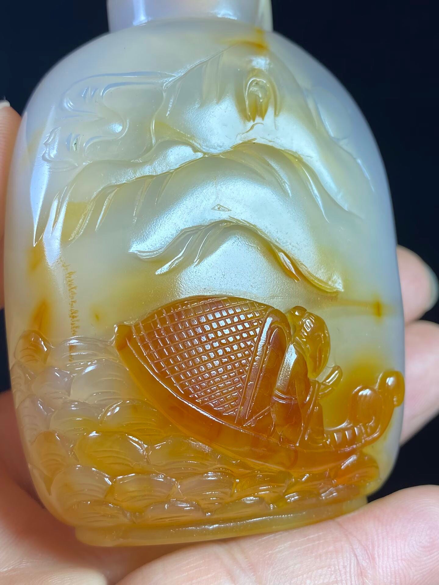 Chinese antique agate snuff bottle