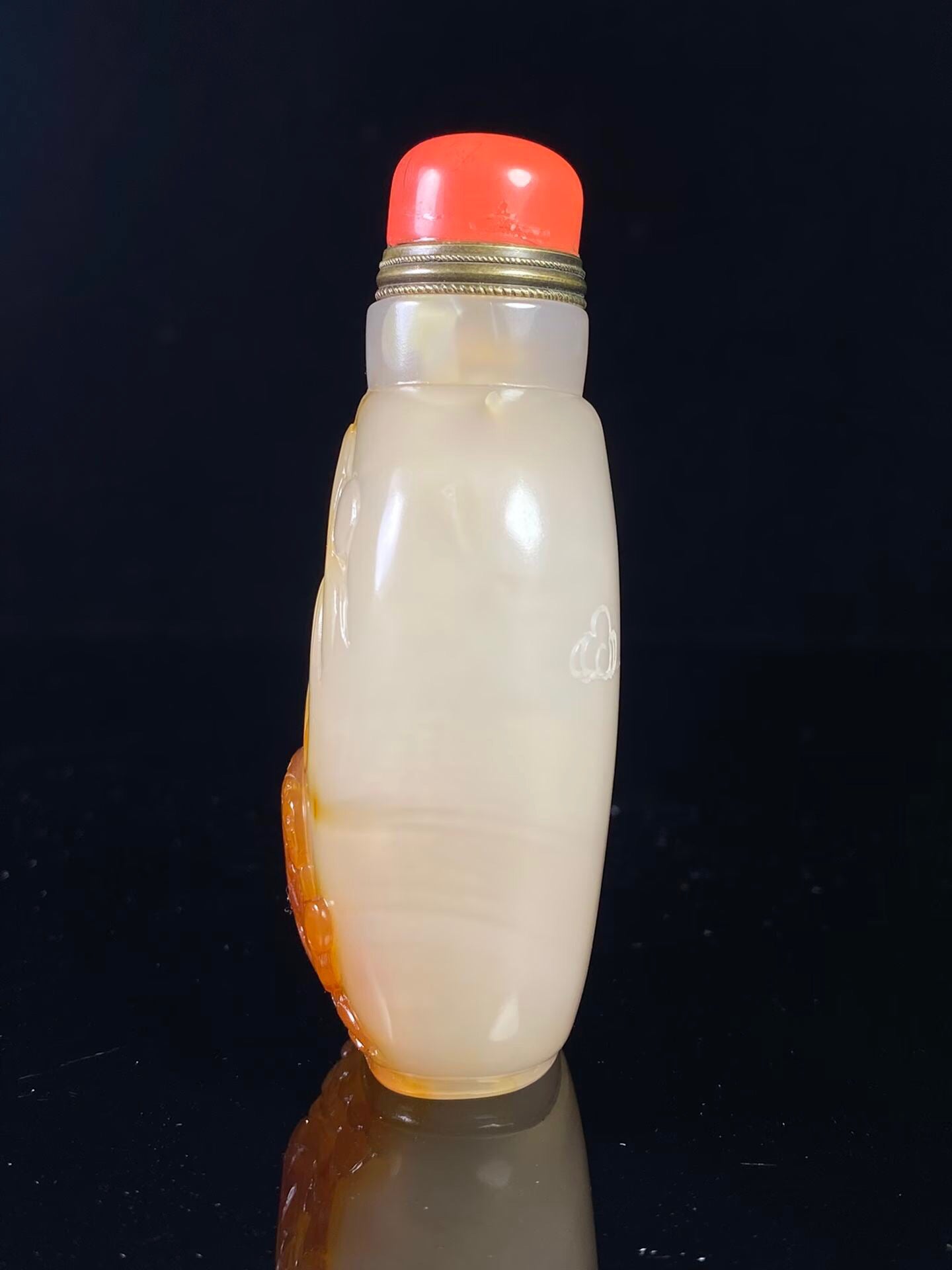 Chinese antique agate snuff bottle