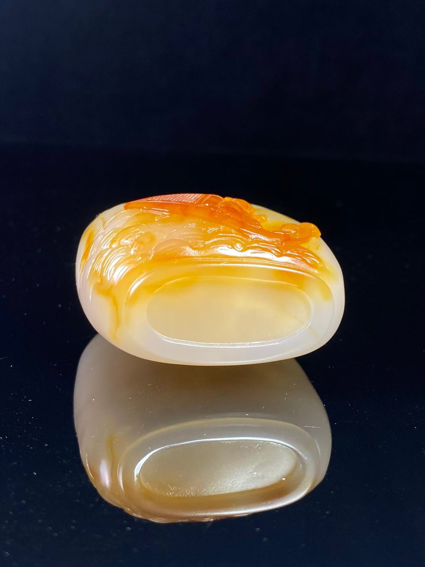 Chinese antique agate snuff bottle