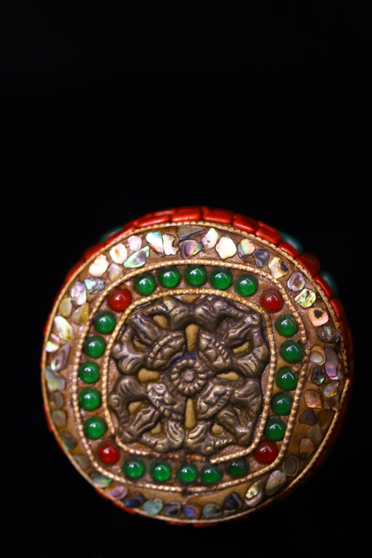 Crystal carving, inlaid with celestial beads, gemstone pagoda
