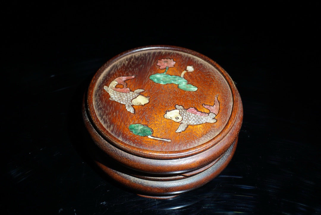 A pair of rosewood inlaid shells with a surplus base for years