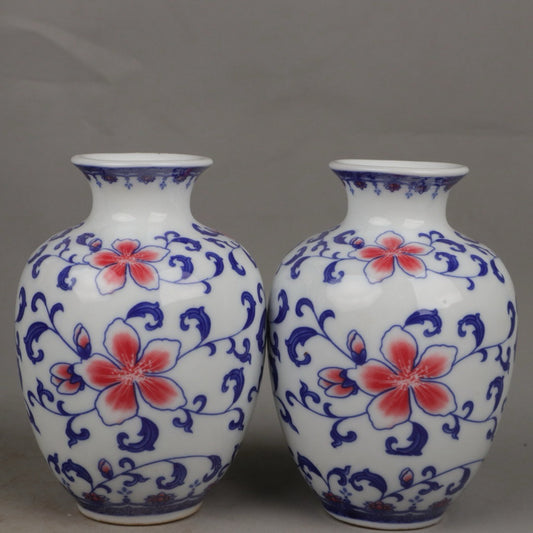 A pair of ceramic blue and white underglaze vases