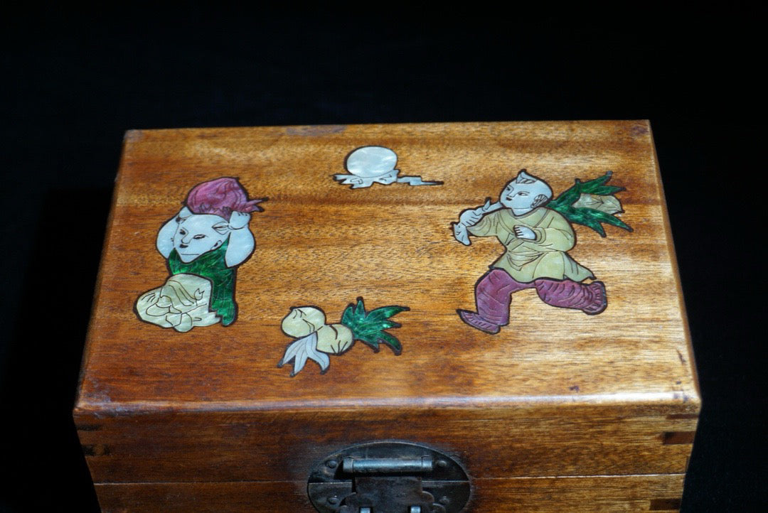 Pear wood inlaid shell jewelry box