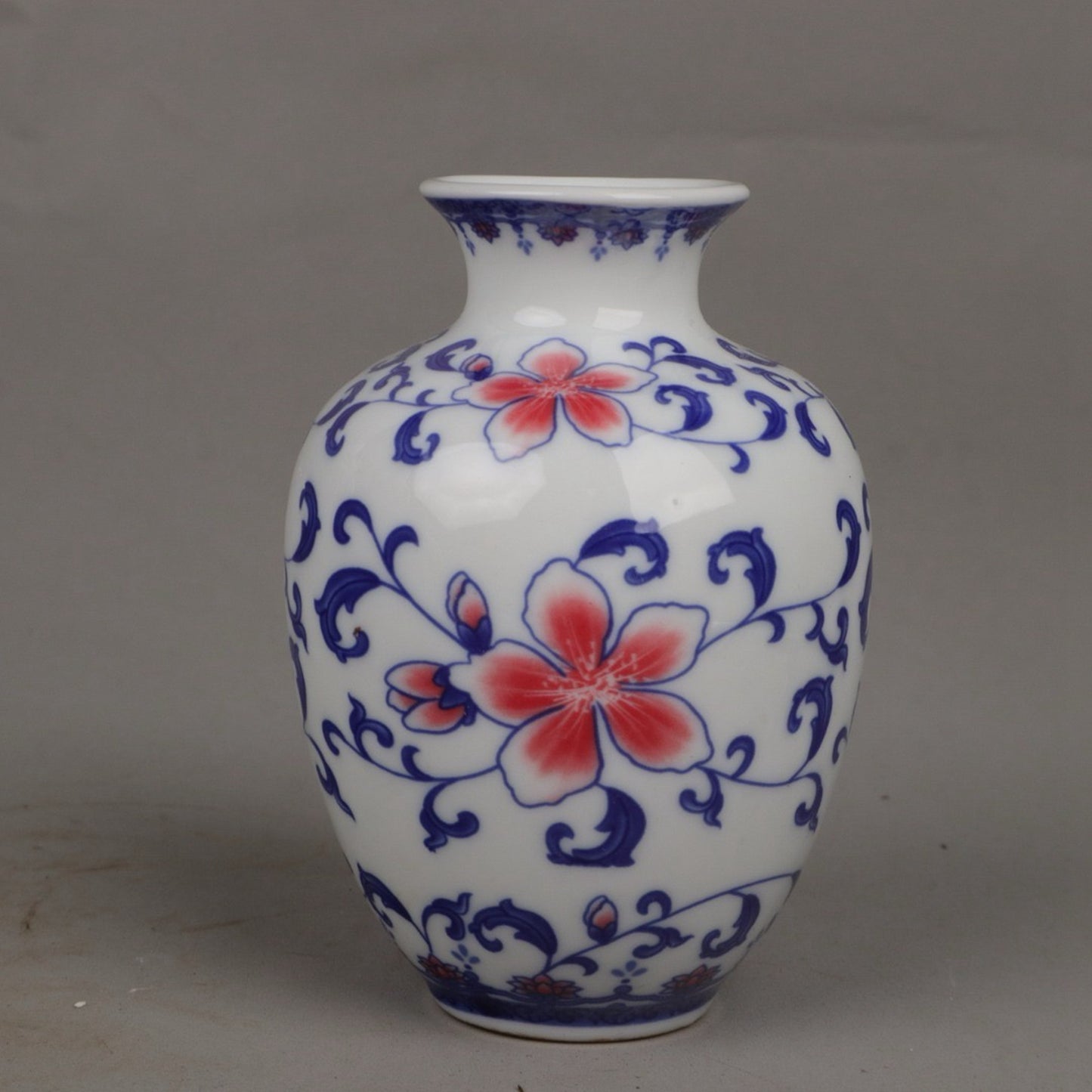 A pair of ceramic blue and white underglaze vases