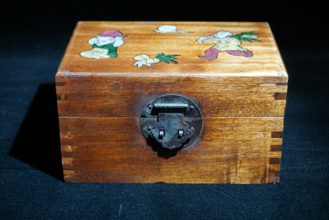 Pear wood inlaid shell jewelry box