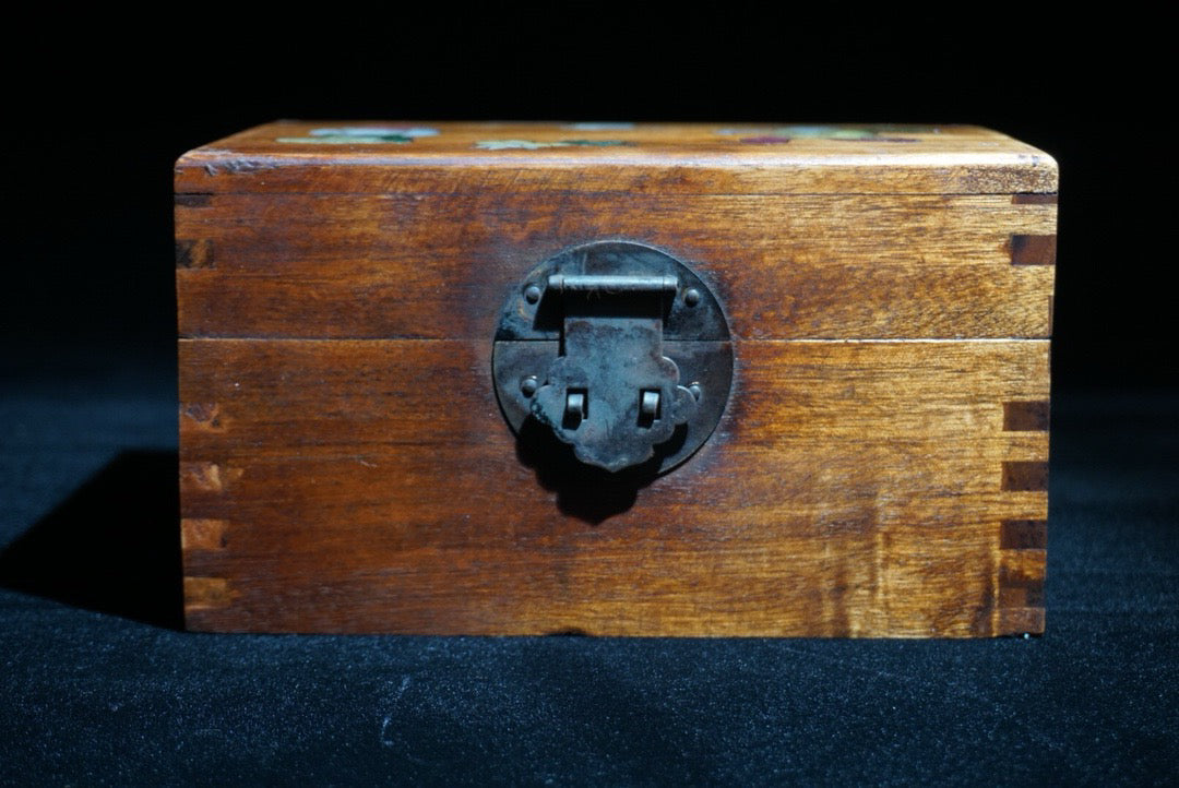 Pear wood inlaid shell jewelry box
