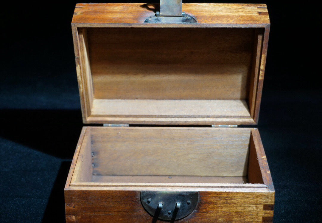 Pear wood inlaid shell jewelry box