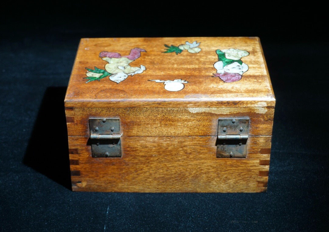 Pear wood inlaid shell jewelry box