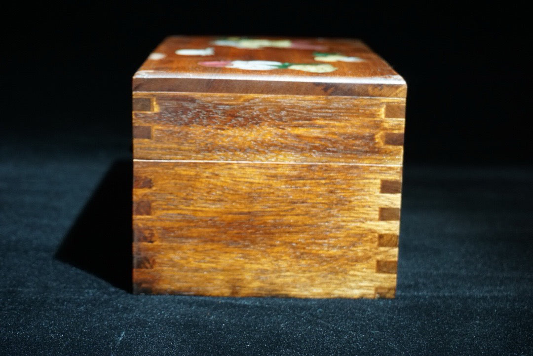 Pear wood inlaid shell jewelry box