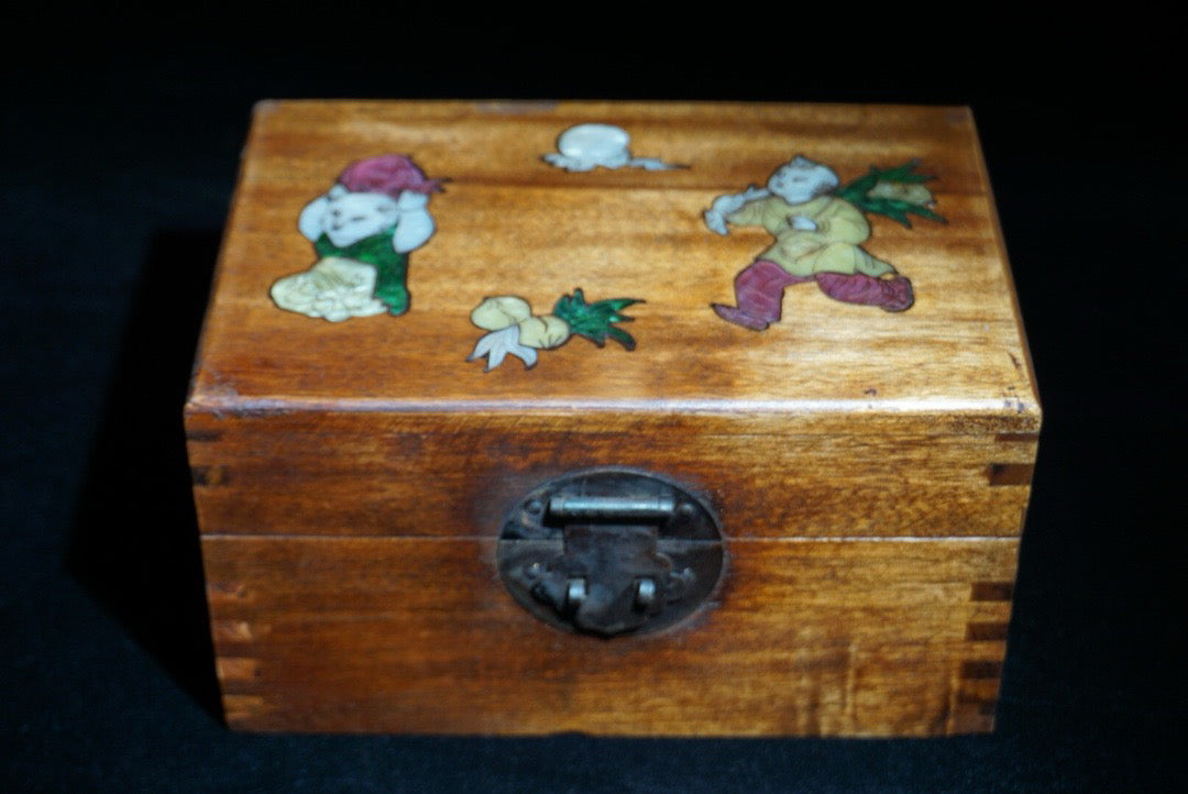 Pear wood inlaid shell jewelry box
