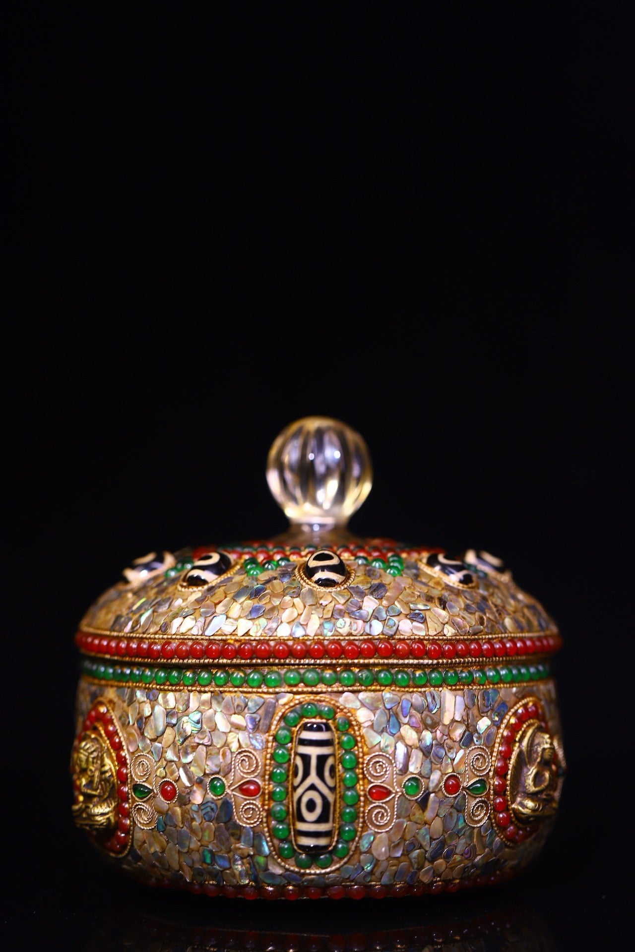 Crystal carving, inlaid with celestial beads, gemstone jar