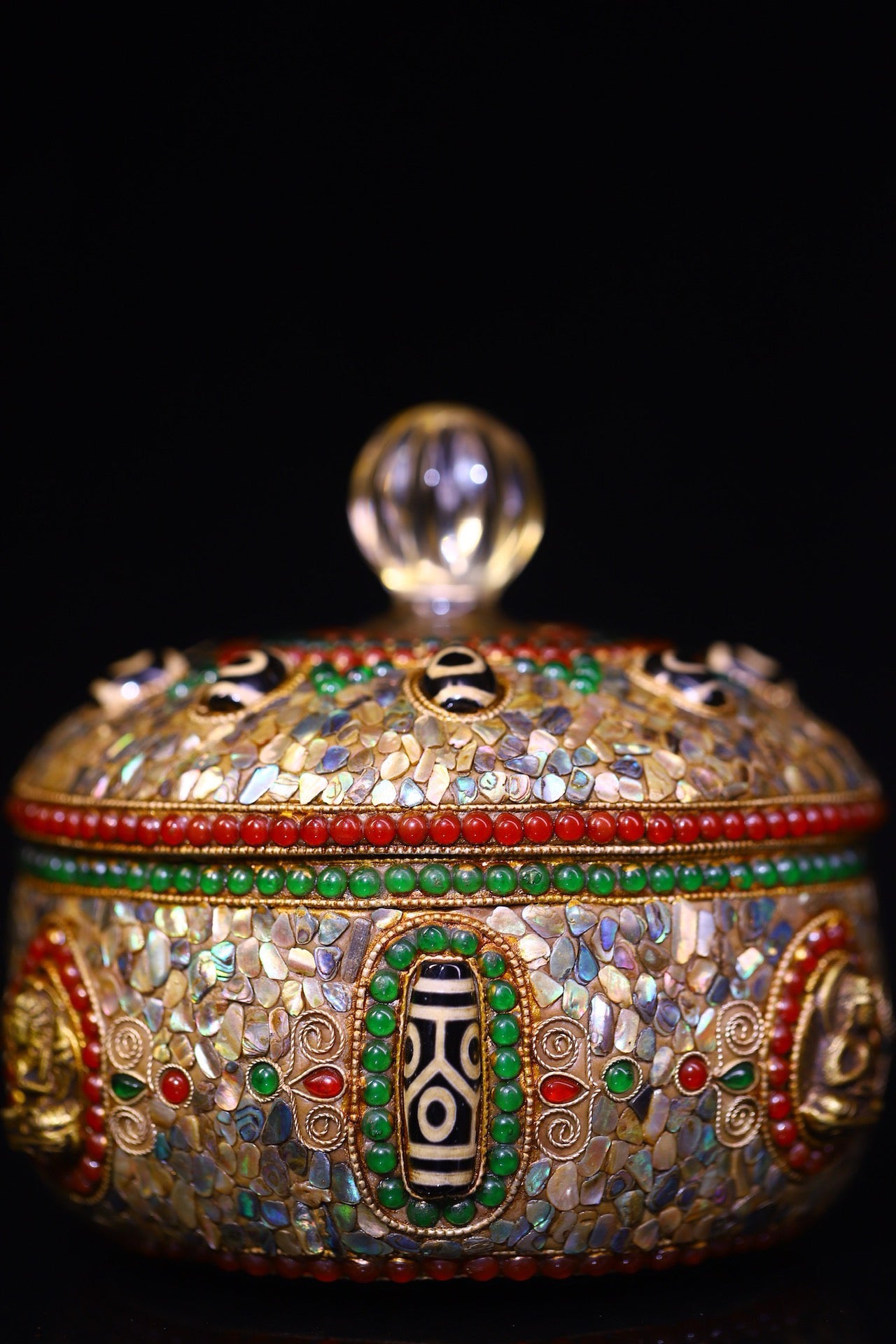 Crystal carving, inlaid with celestial beads, gemstone jar