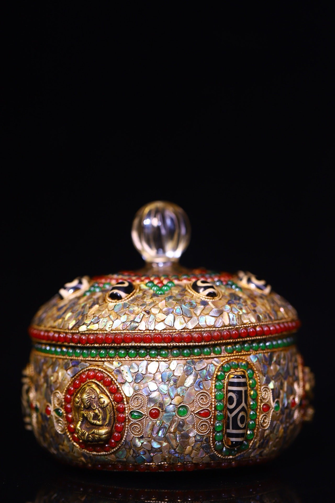 Crystal carving, inlaid with celestial beads, gemstone jar