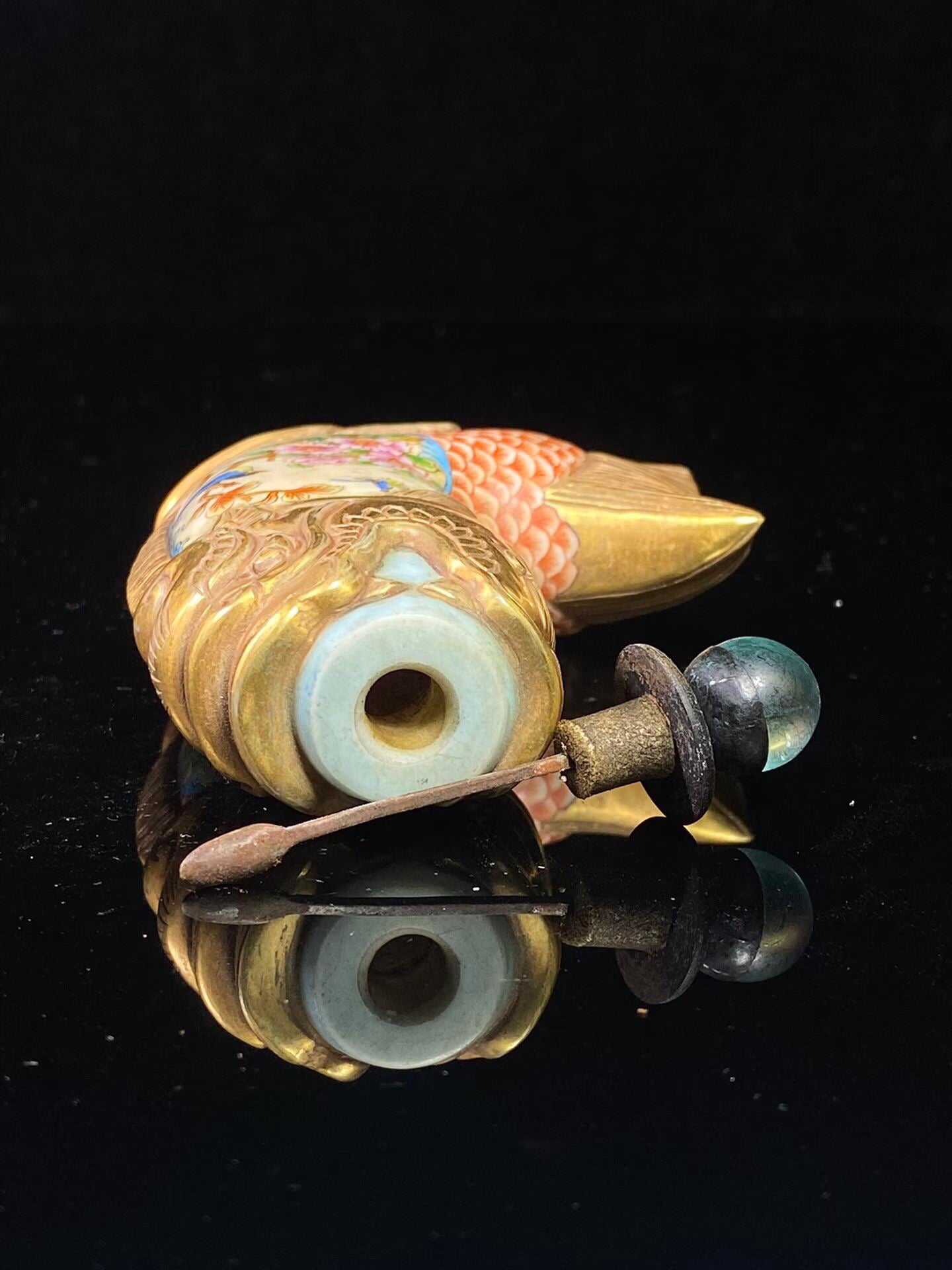 Chinese antique glass painted enamel fish shaped snuff bottle