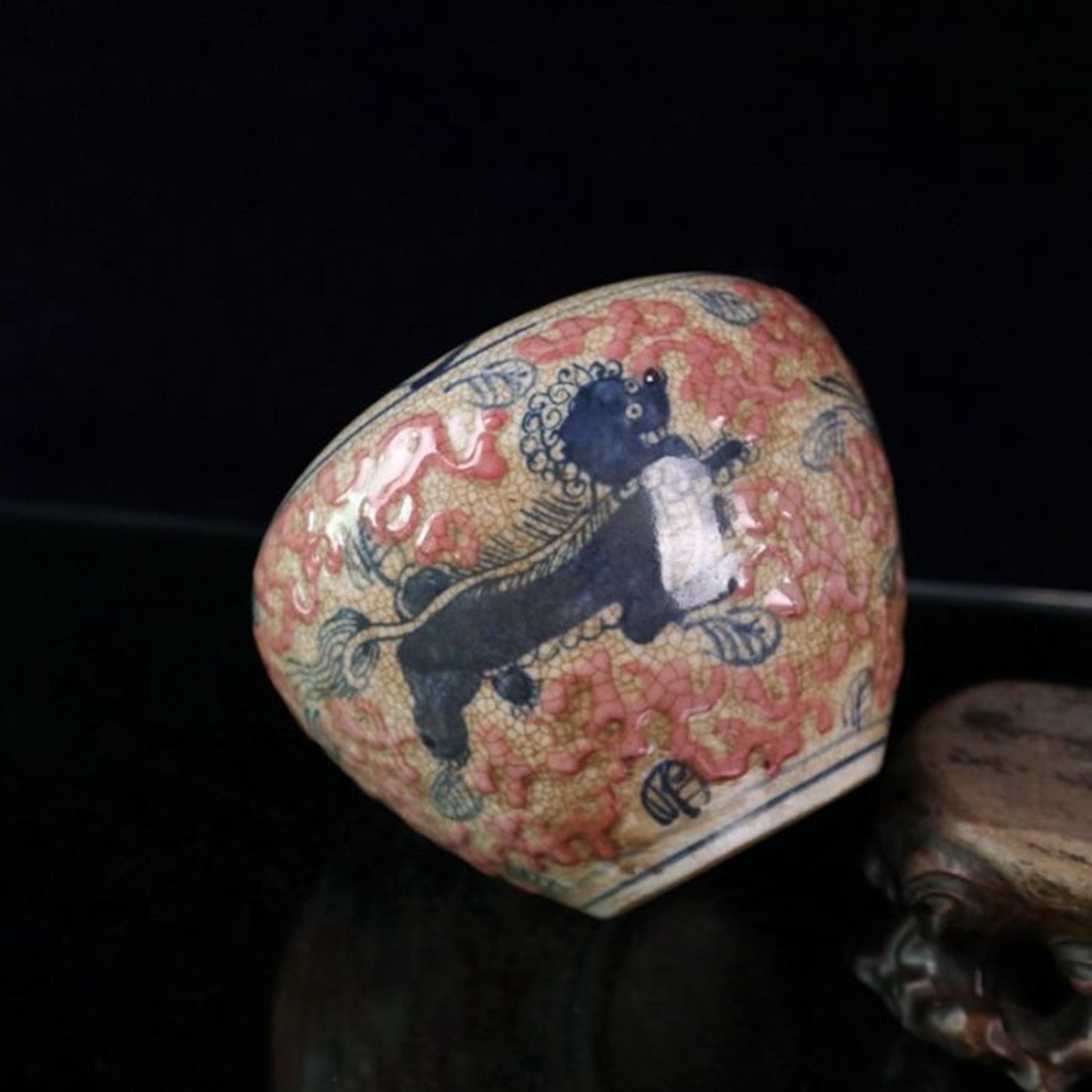 Ceramic blue and white glazed ceiling jar