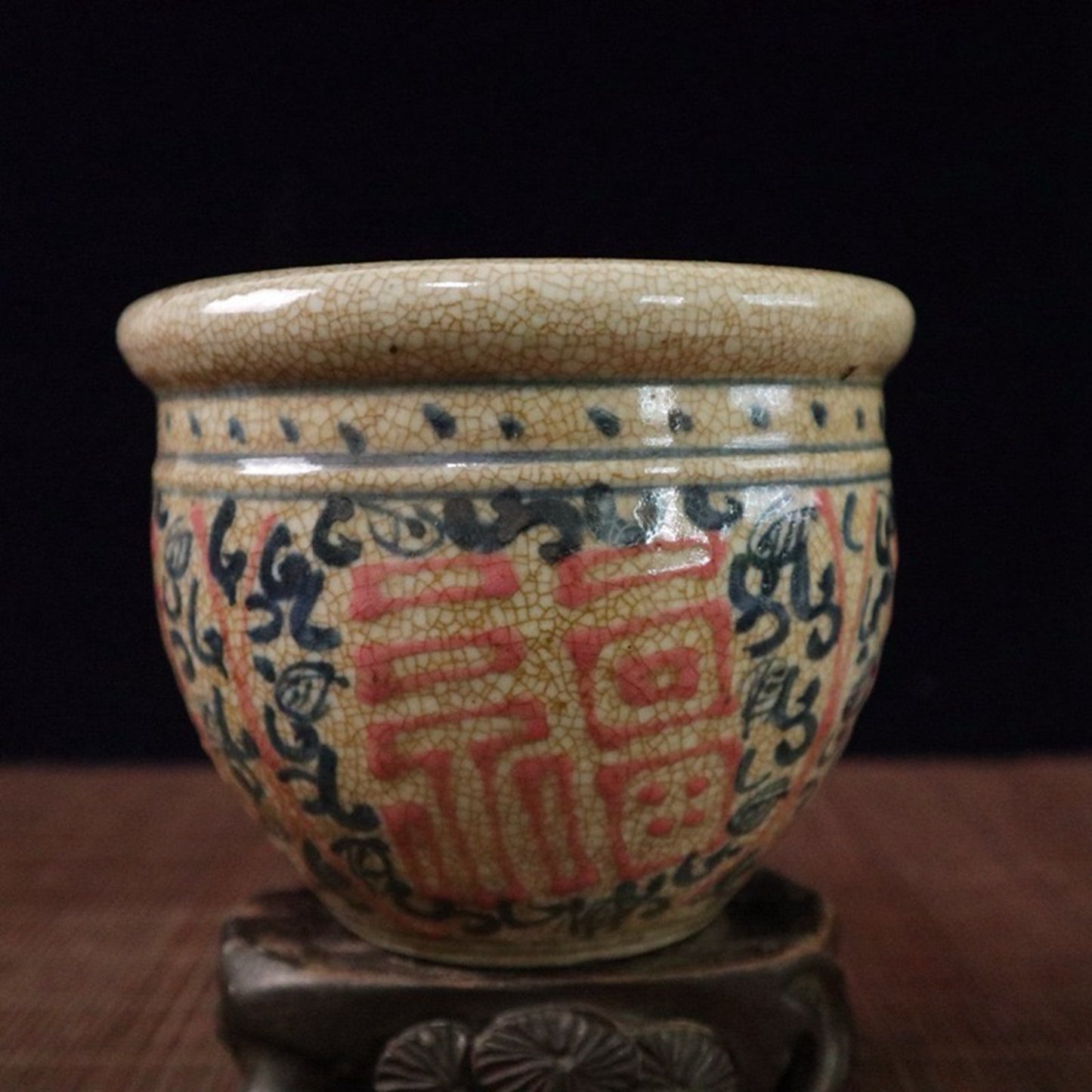 Ceramic blue and white glazed ceiling jar