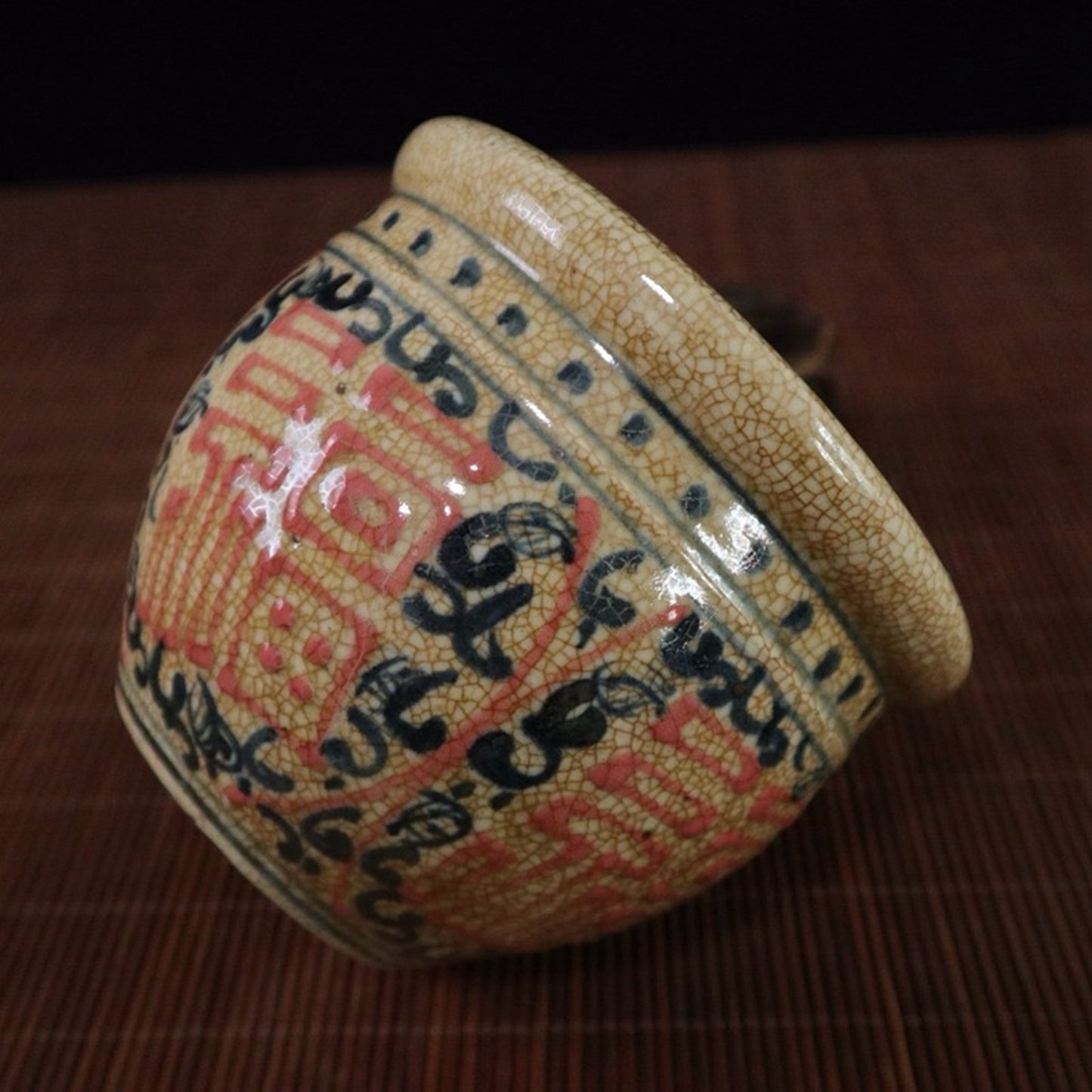 Ceramic blue and white glazed ceiling jar