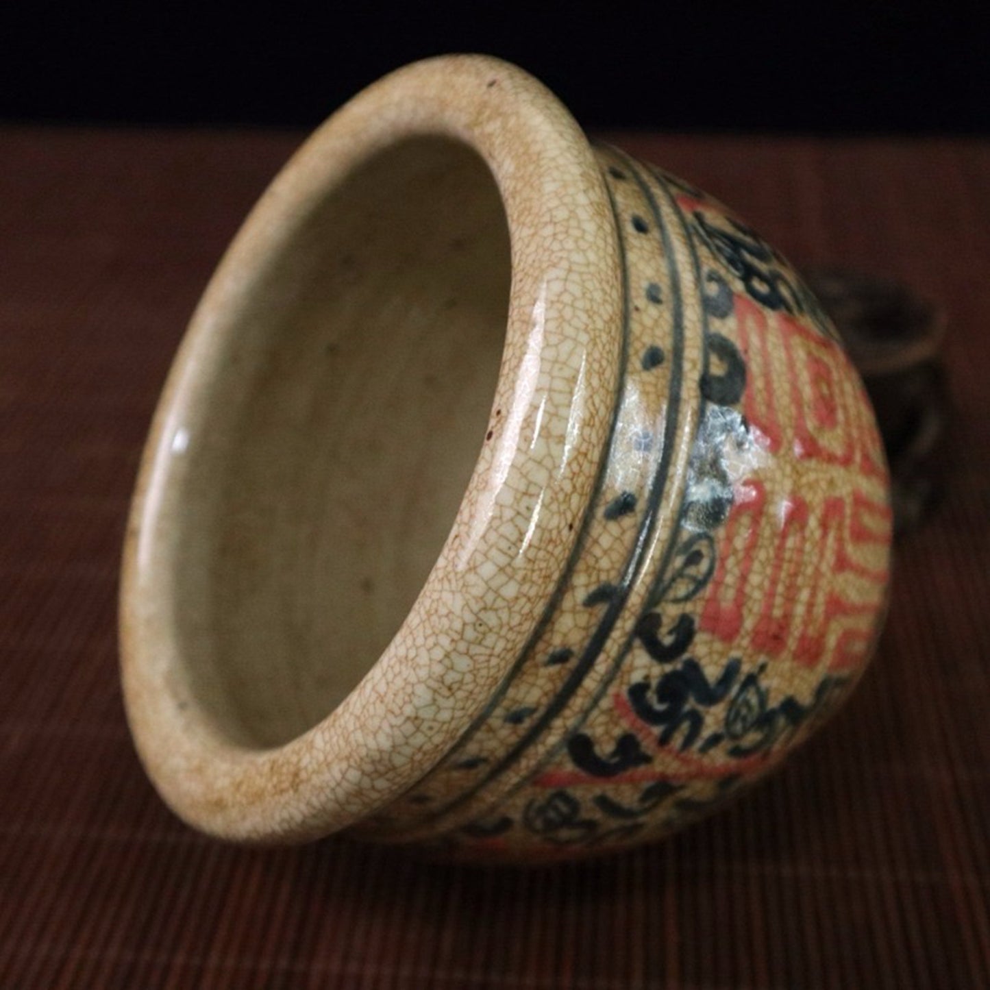 Ceramic blue and white glazed ceiling jar