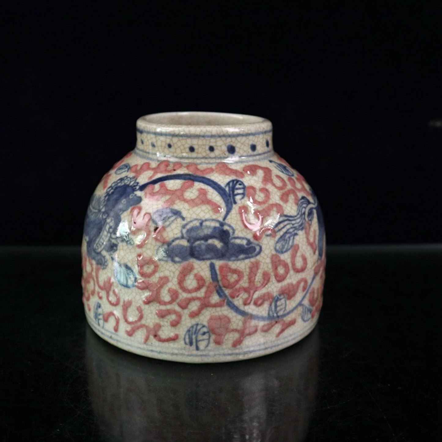 Ceramic blue and white glazed red lion patterned jar