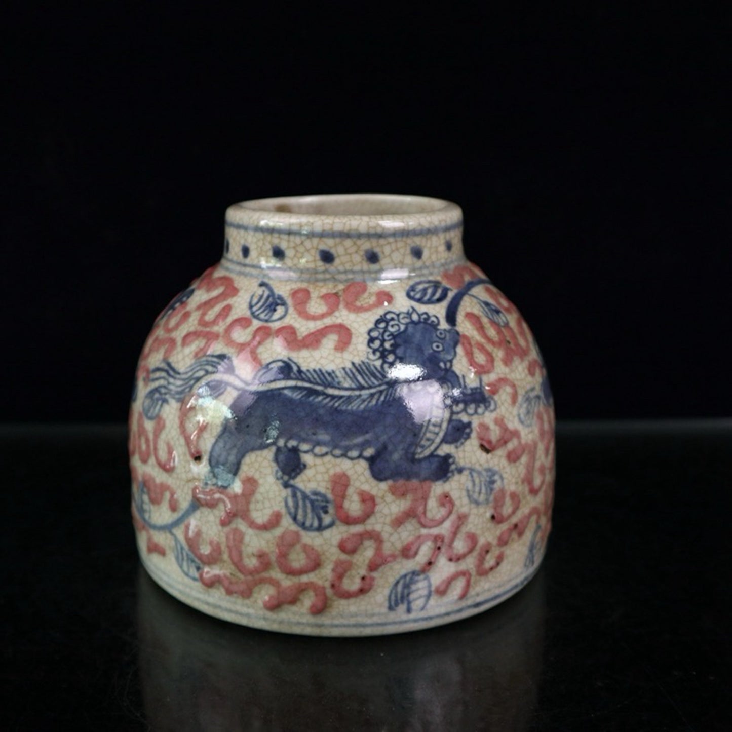 Ceramic blue and white glazed red lion patterned jar