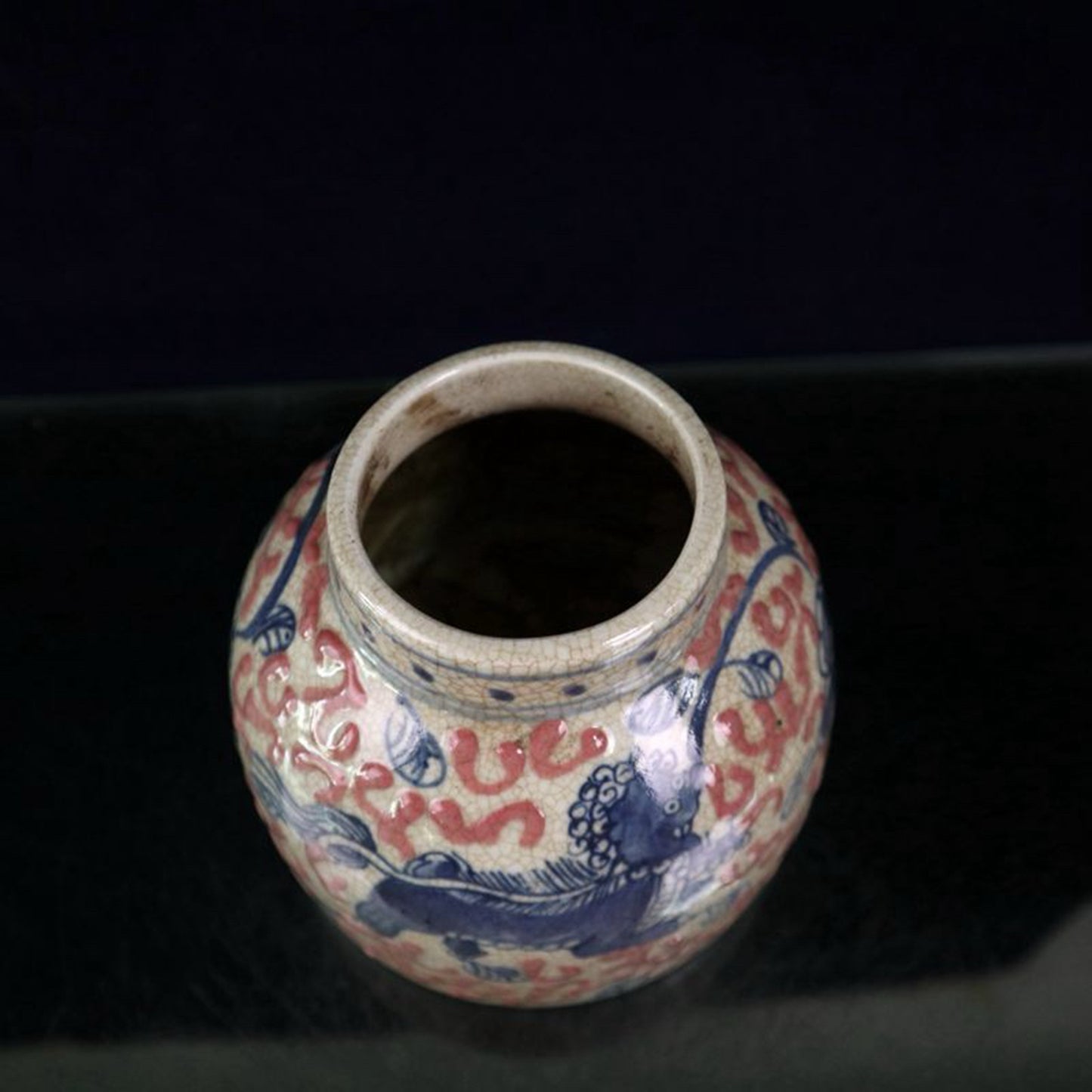 Ceramic blue and white glazed red lion patterned jar