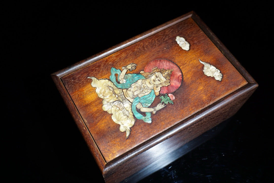 Pear wood inlaid shell sliding box