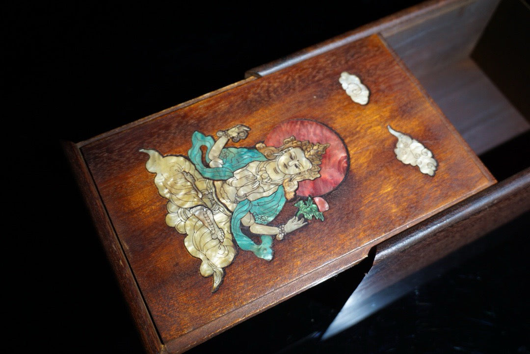 Pear wood inlaid shell sliding box