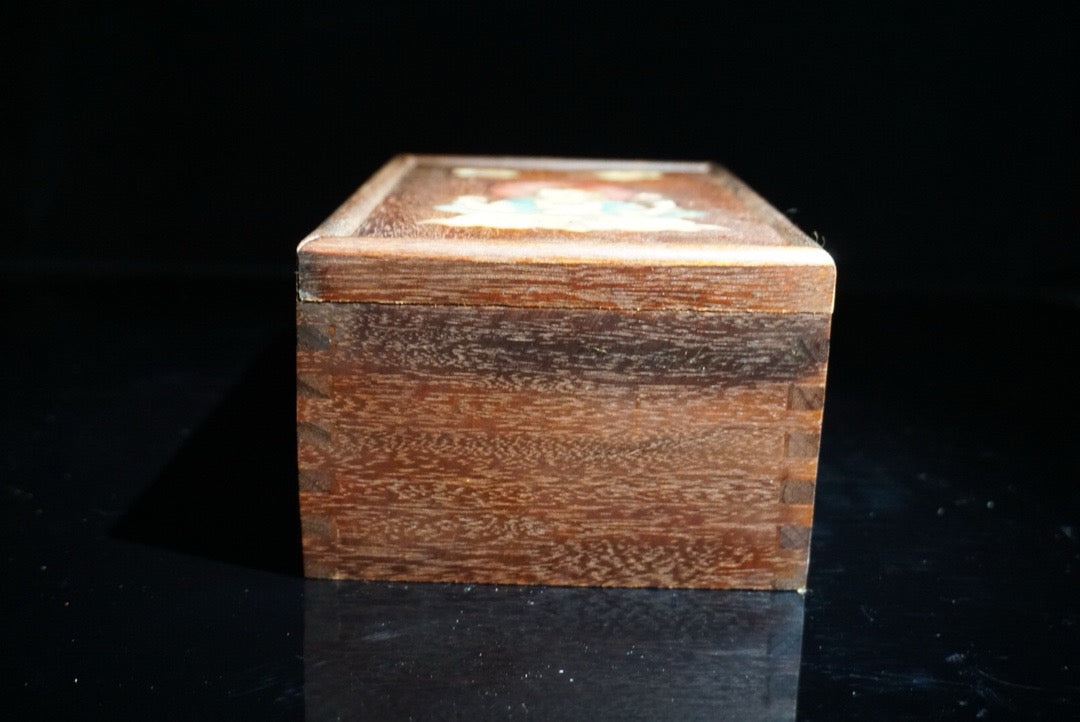 Pear wood inlaid shell sliding box