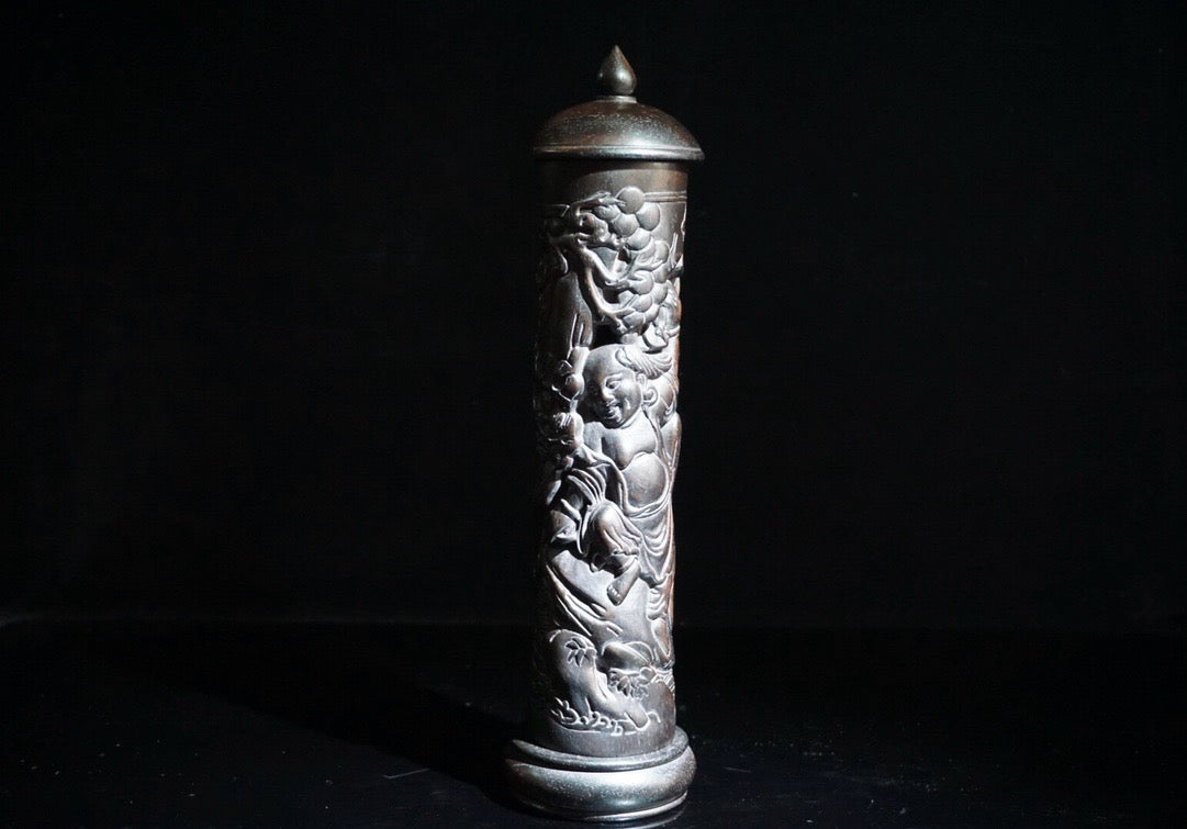 Black sandalwood carved bangs and golden toad fragrance tube