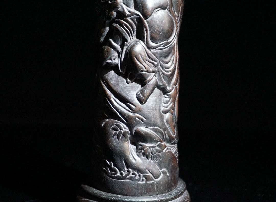 Black sandalwood carved bangs and golden toad fragrance tube