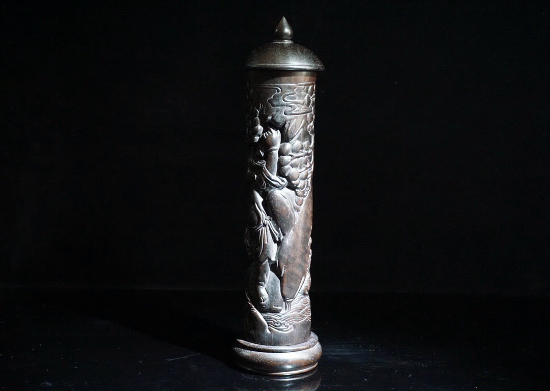 Black sandalwood carved bangs and golden toad fragrance tube