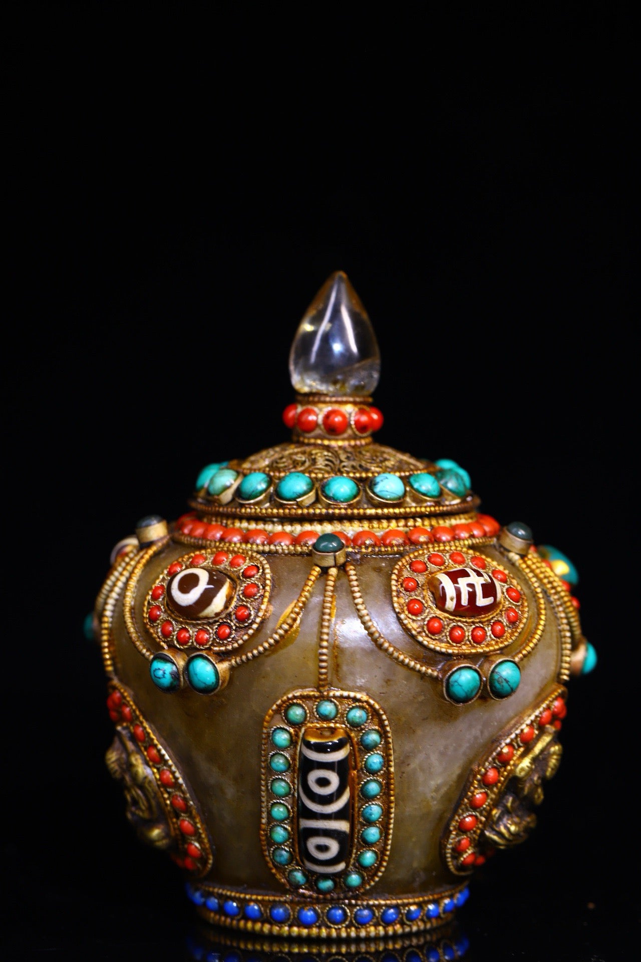 Natural crystal handmade filigree inlaid gemstones, treasure jar