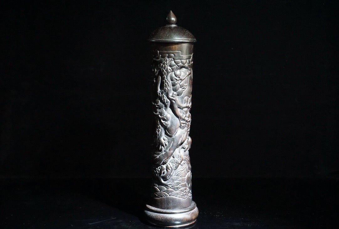 Black sandalwood carved bangs and golden toad fragrance tube
