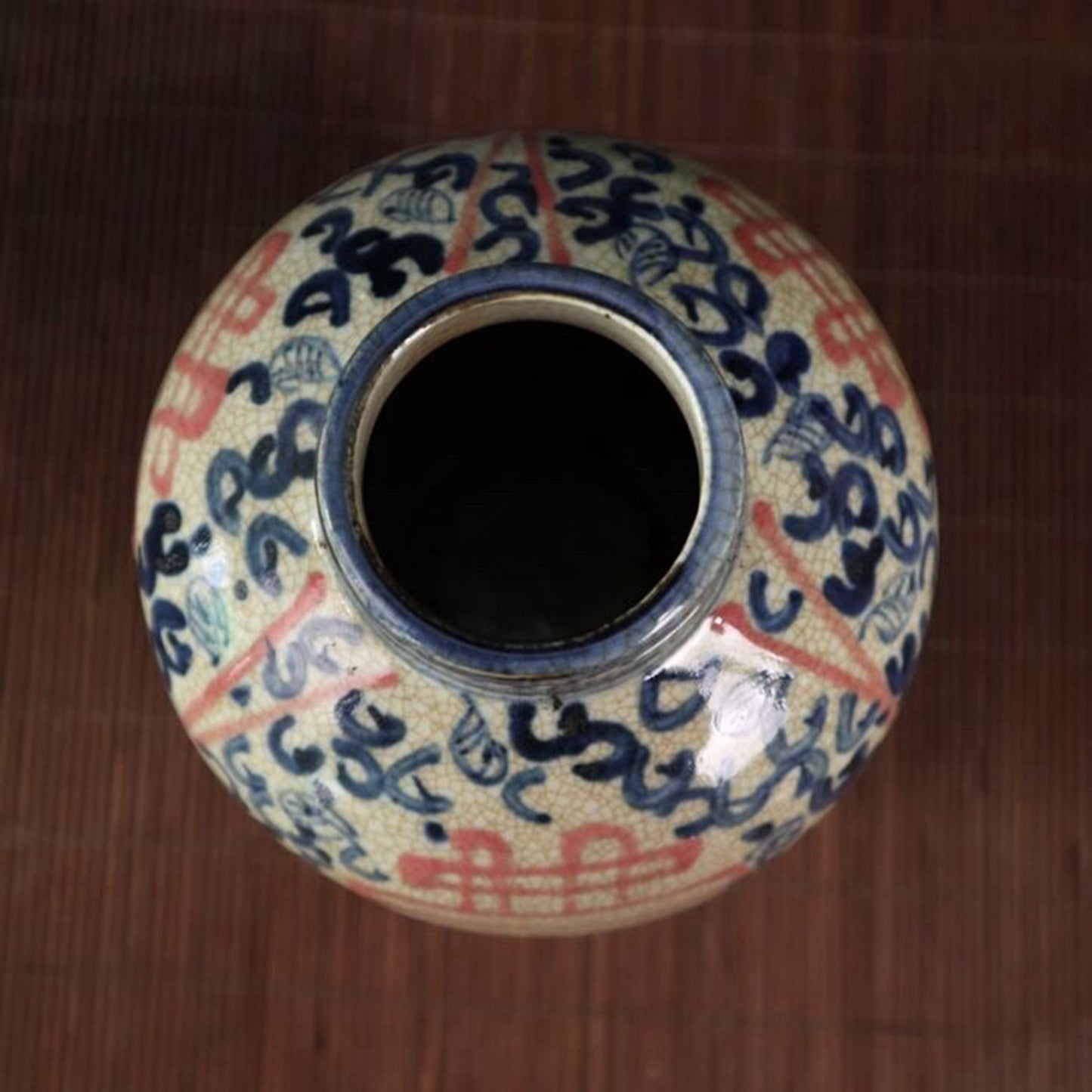 Ceramic blue and white glazed ceiling jar