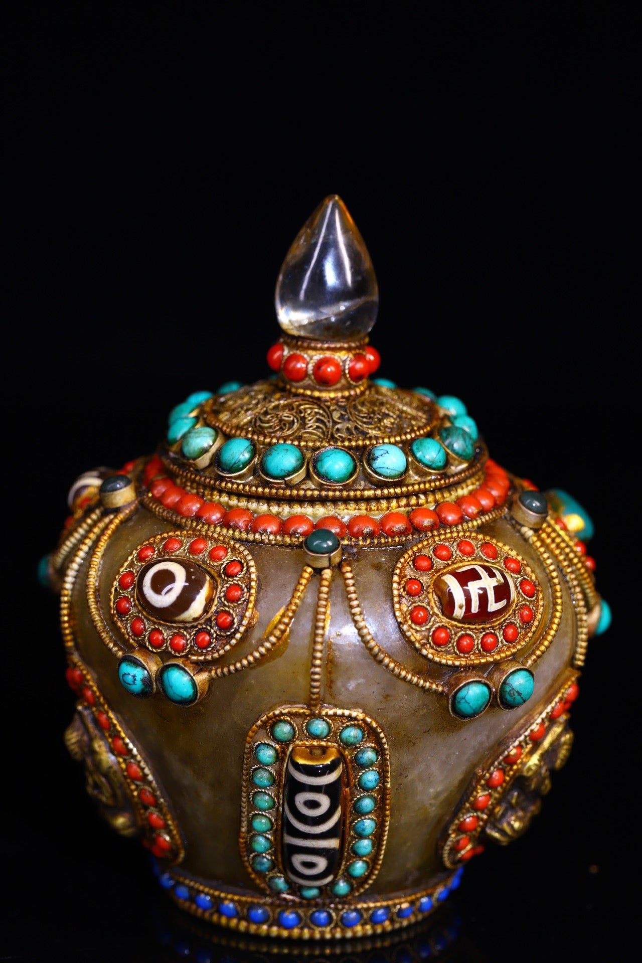 Natural crystal handmade filigree inlaid gemstones, treasure jar