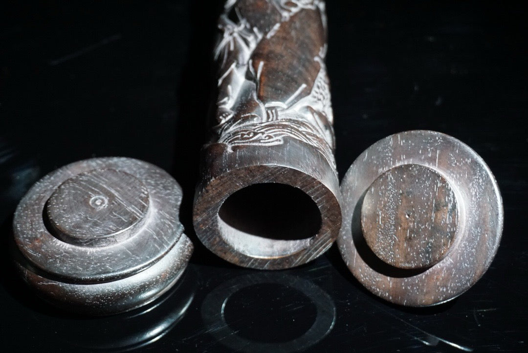 Black sandalwood carved bangs and golden toad fragrance tube