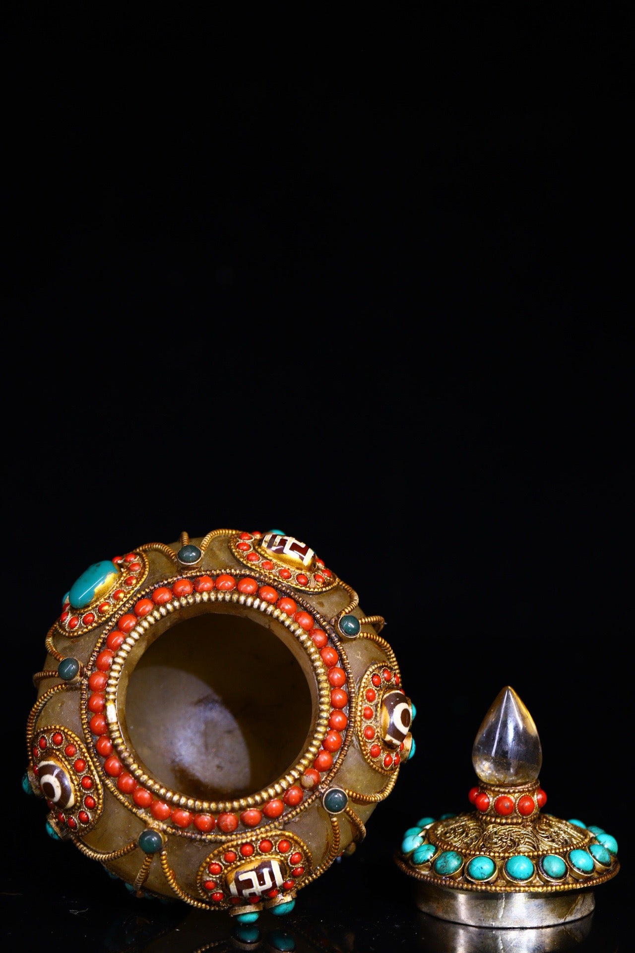 Natural crystal handmade filigree inlaid gemstones, treasure jar