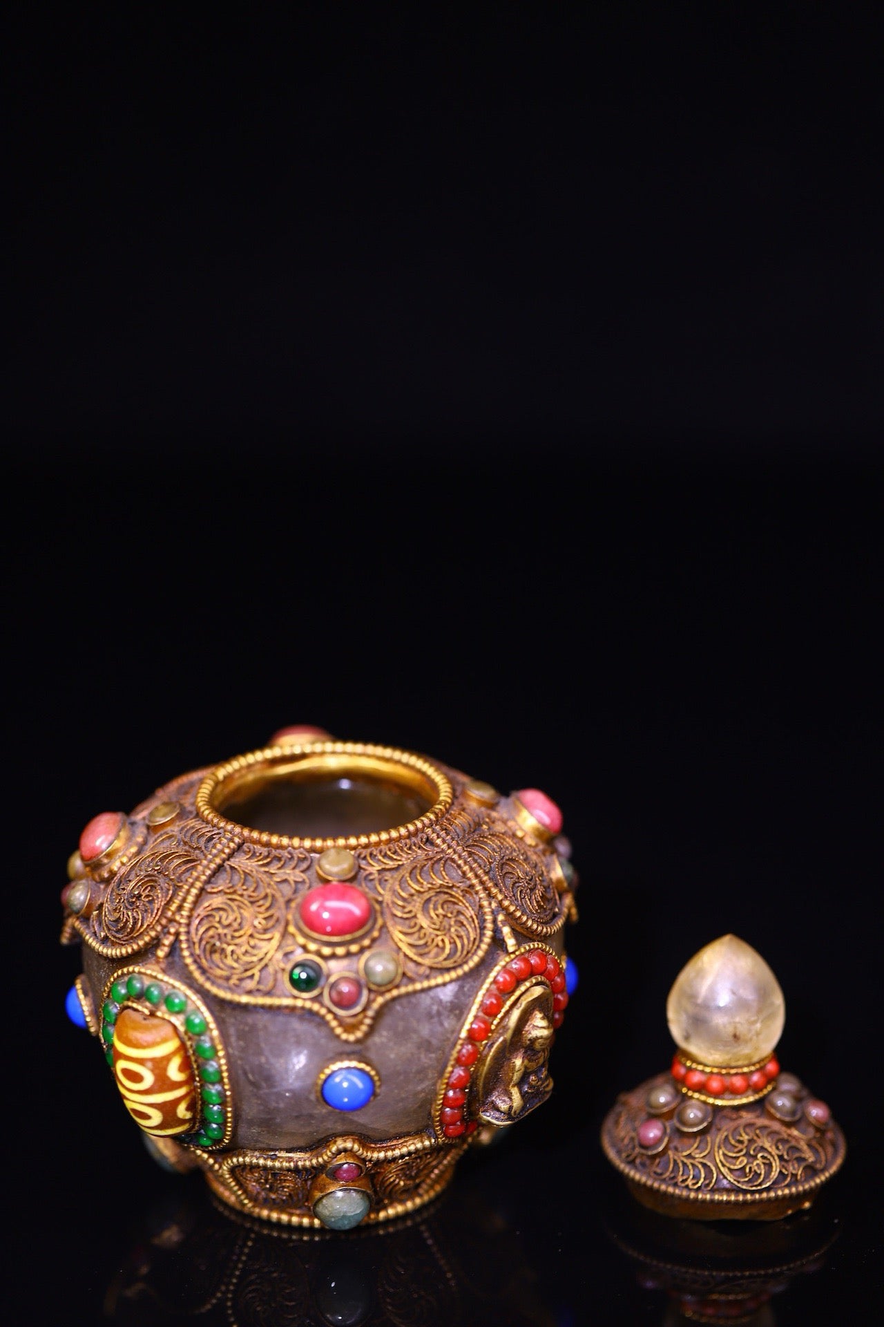 Natural crystal handmade filigree inlaid gemstones, treasure jar