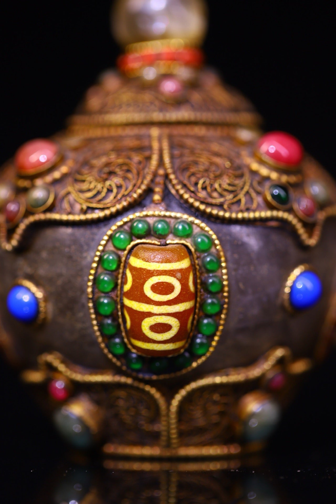 Natural crystal handmade filigree inlaid gemstones, treasure jar