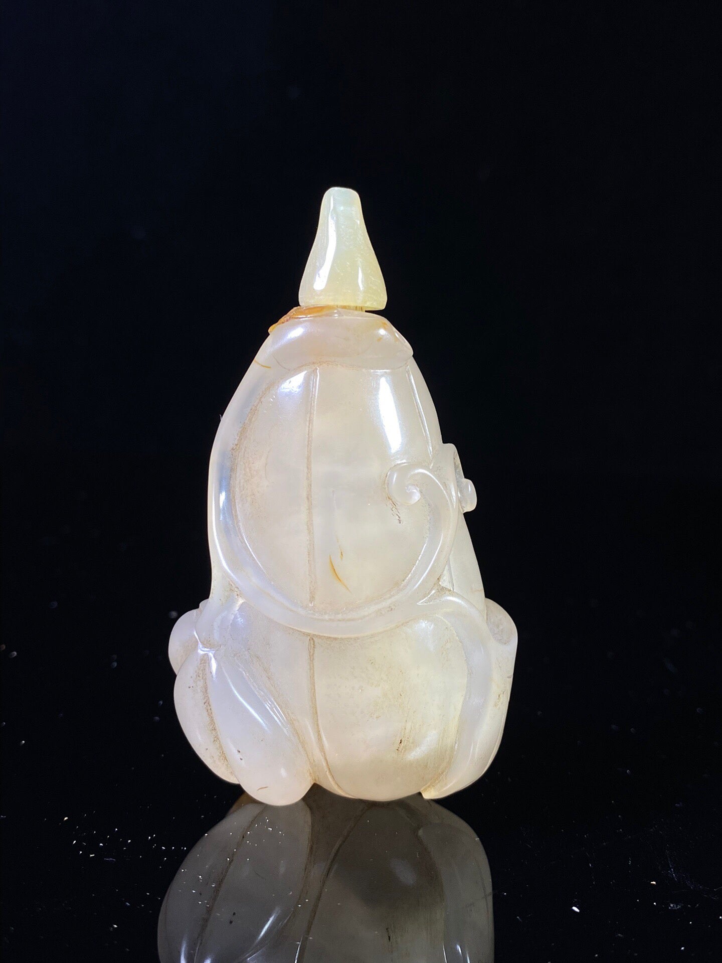 Chinese antique agate melon shaped snuff bottle