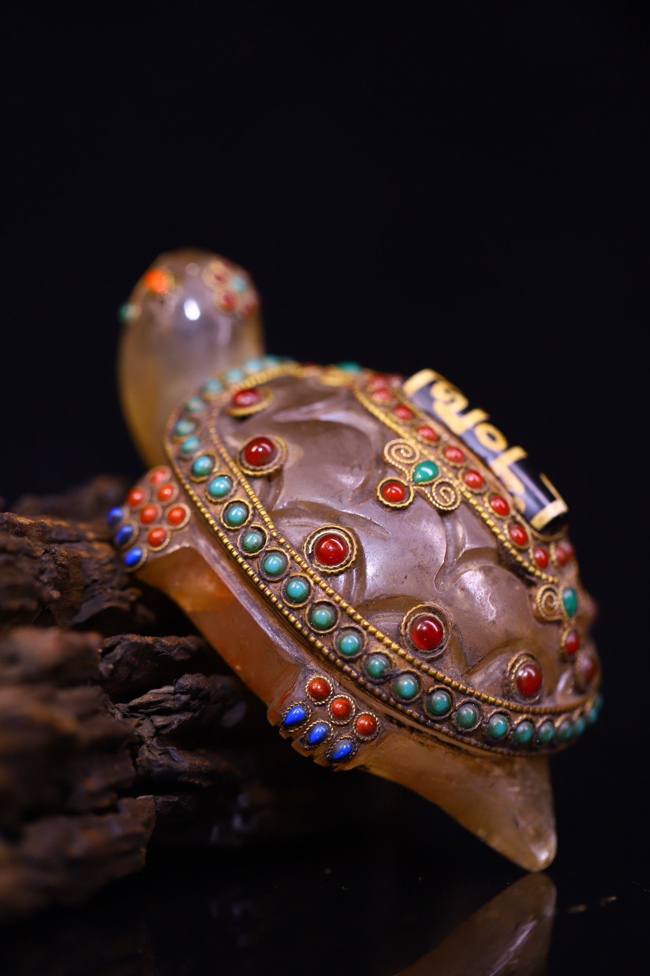 Natural crystal, pure handmade knocking, carving, gilded filigree inlaid with gemstones, attracting wealth turtles