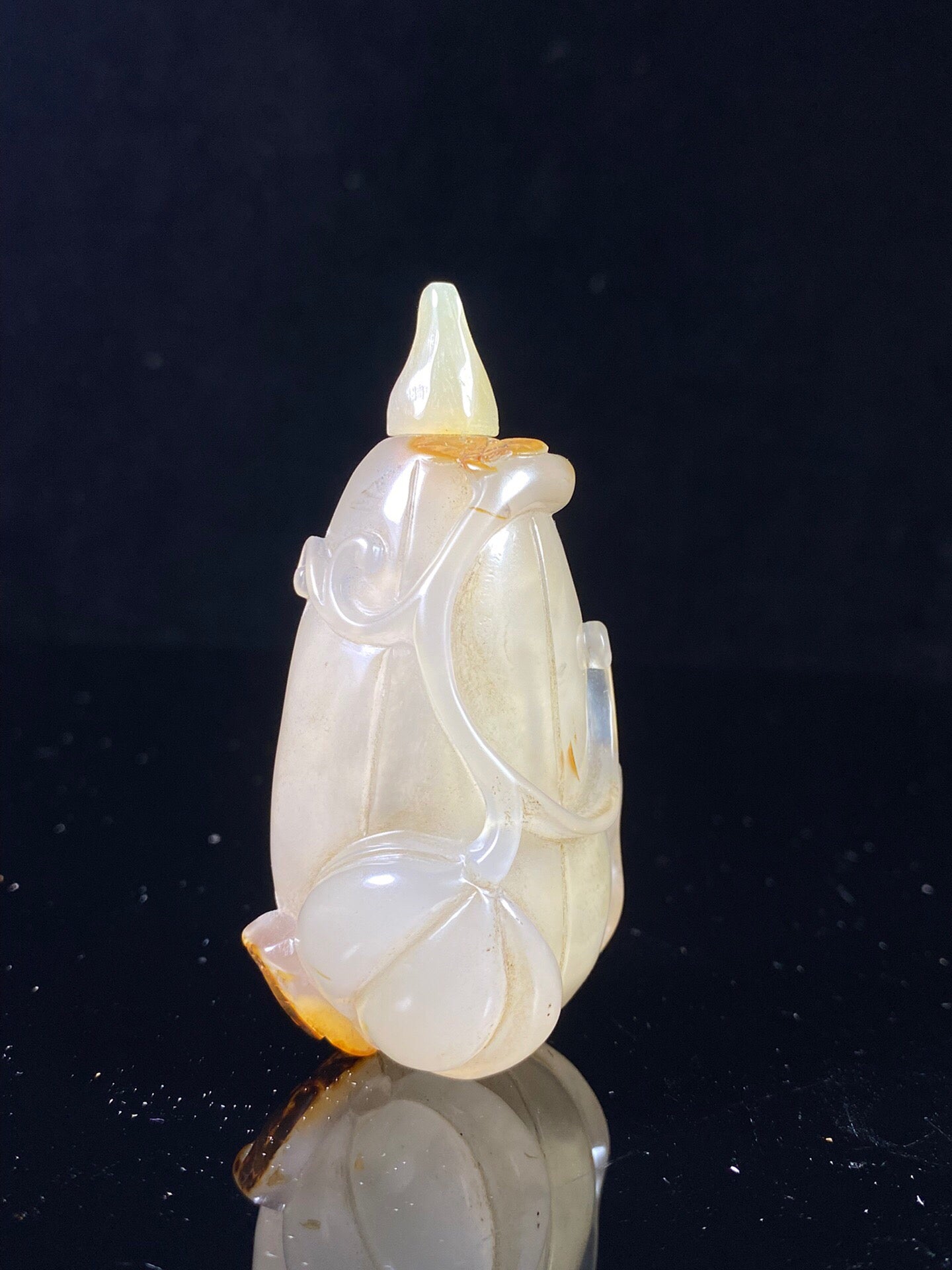 Chinese antique agate melon shaped snuff bottle