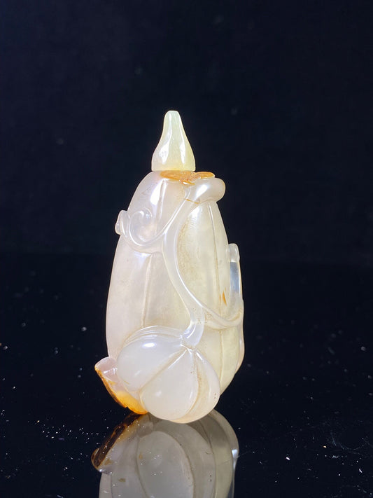 Chinese antique agate melon shaped snuff bottle